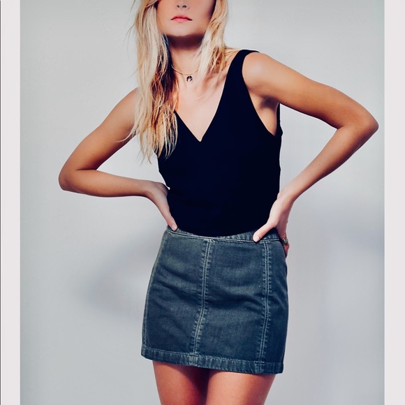 Free People Dresses & Skirts - FREE PEOPLE Zip to It Denim Mini Skirt